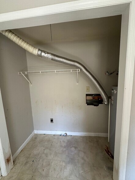 More Photos Of 1701 Mayfield Dr, Roanoke Apartments For Sale