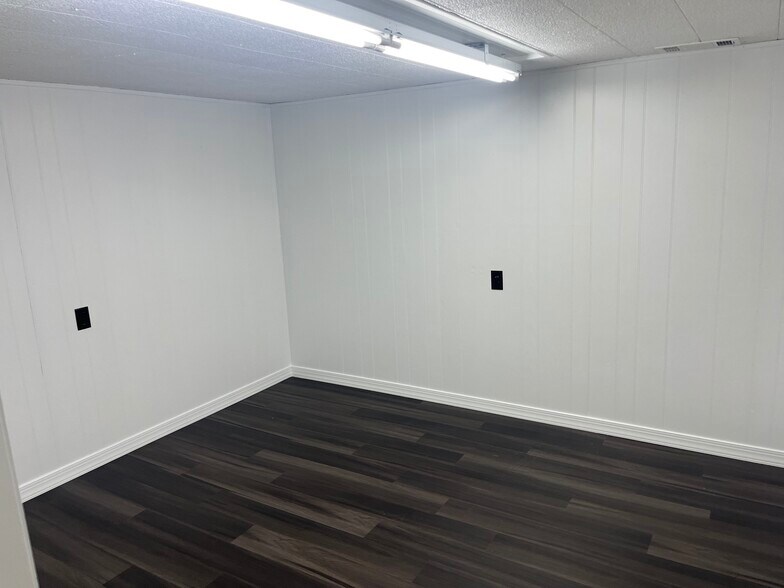 More Photos Of 125 Porter Industrial Rd, Clarksville Warehouse For Lease