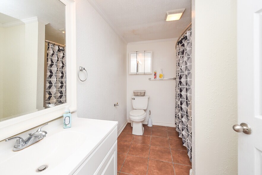 More Photos Of 2736 Dallas Ave, Ingleside Unknown For Lease