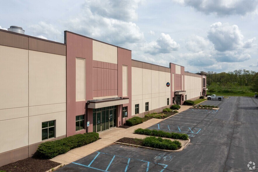 More Photos Of 6625 Daniel Burnham Dr, Portage Showroom For Lease