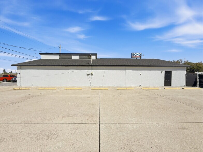 More Photos Of 13414 US Highway 19, Hudson Showroom For Lease