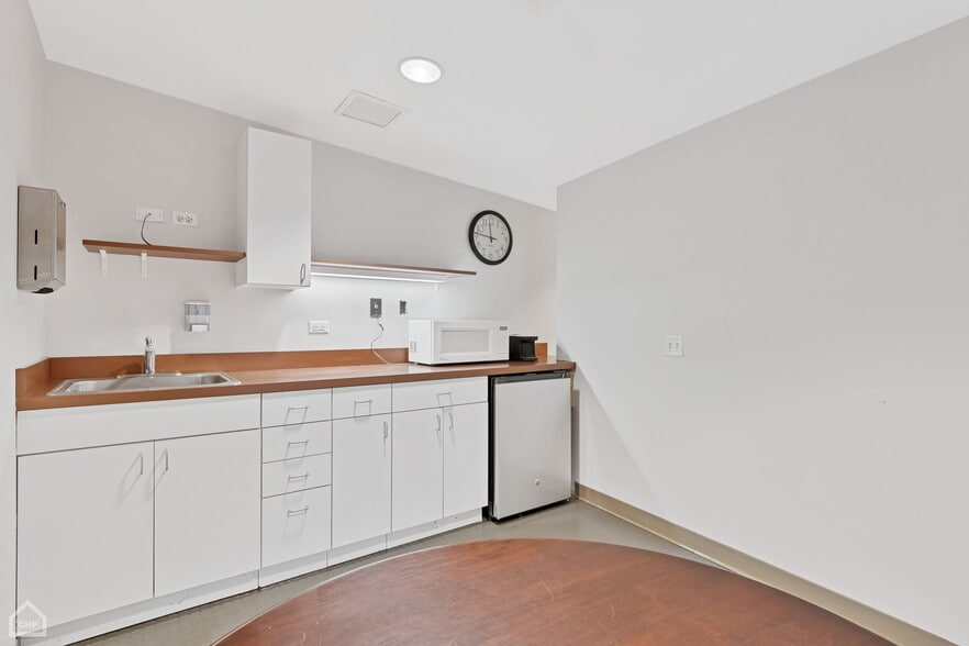 More Photos Of 1309-1311 E 57th St, Chicago Office For Lease