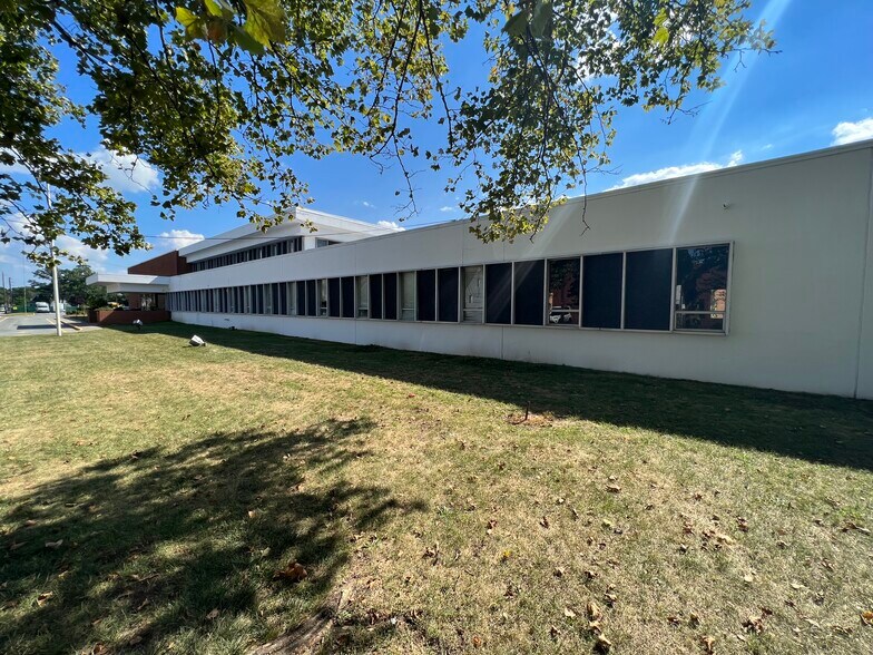 More Photos Of 199 Scoles Ave, Clifton Specialty For Lease