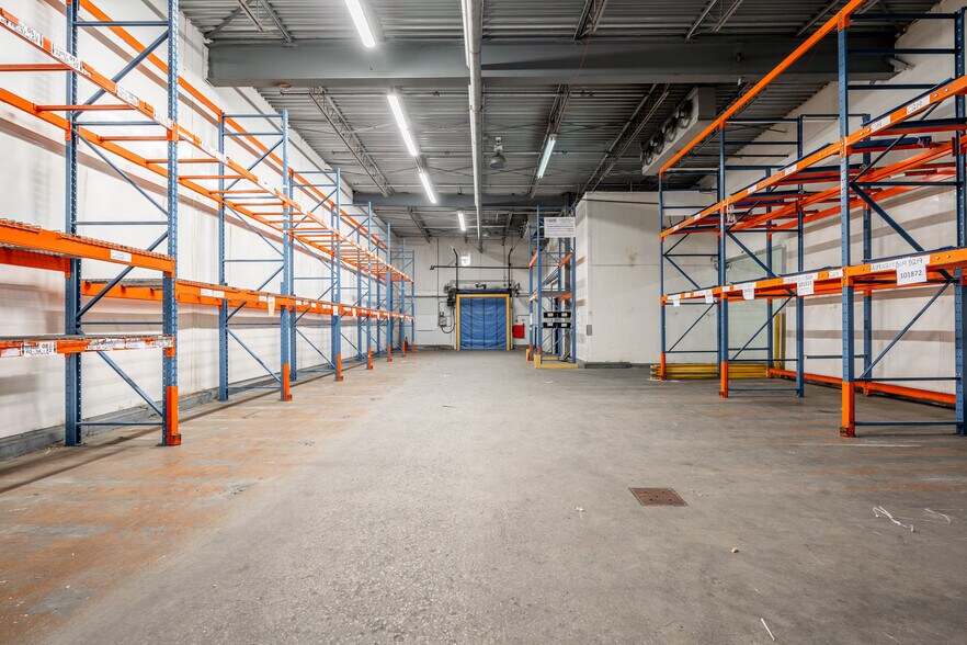 More Photos Of 3300 Boul Industriel, Laval Refrigeration Cold Storage For Lease