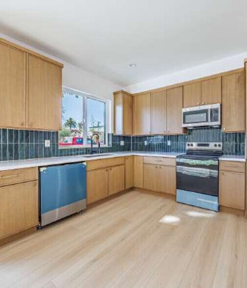More Photos Of 2938 S Sycamore Ave, Los Angeles Apartments For Sale
