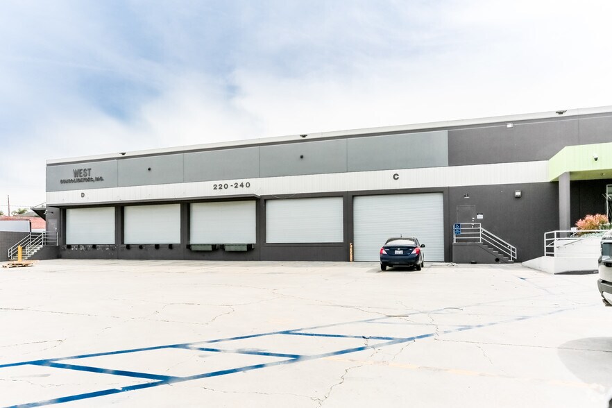 More Photos Of 220-240 W Ivy Ave, Inglewood Truck Terminal For Lease