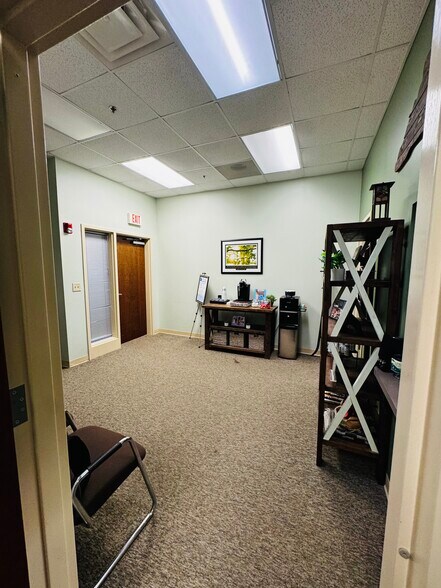 More Photos Of 509 Olde Waterford Way, Leland Office For Lease