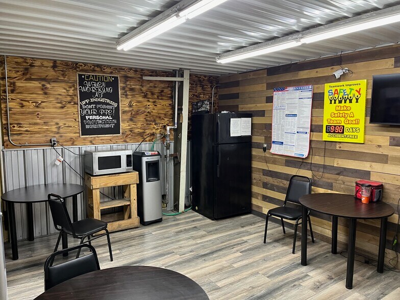 More Photos Of 149 Industrial Park Rd, Sharon Industrial For Sale