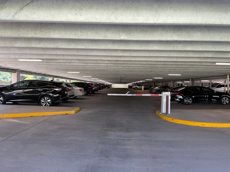 More Photos Of 2237 S Acadian Trwy, Baton Rouge Office For Lease