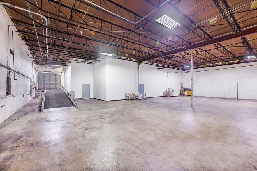 More Photos Of 7725 W 2nd Ct, Hialeah Warehouse For Sale