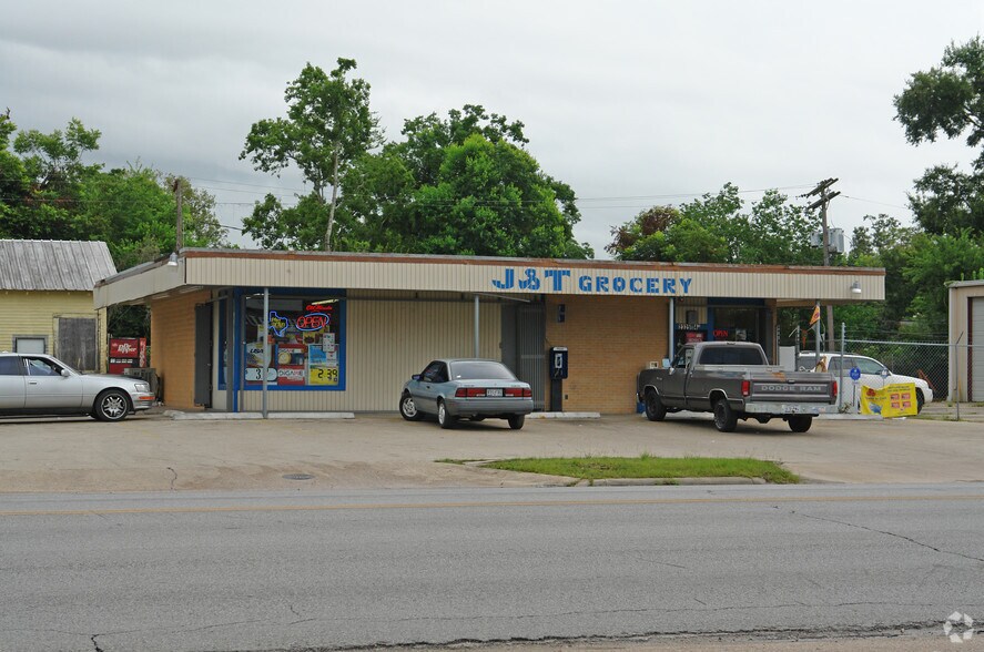 More Photos Of 2325 S 4th St, Beaumont Convenience Store For Sale