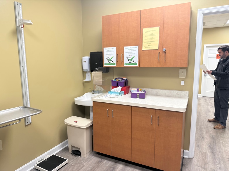 More Photos Of 321 Park Hill Dr, Fredericksburg Medical For Sale
