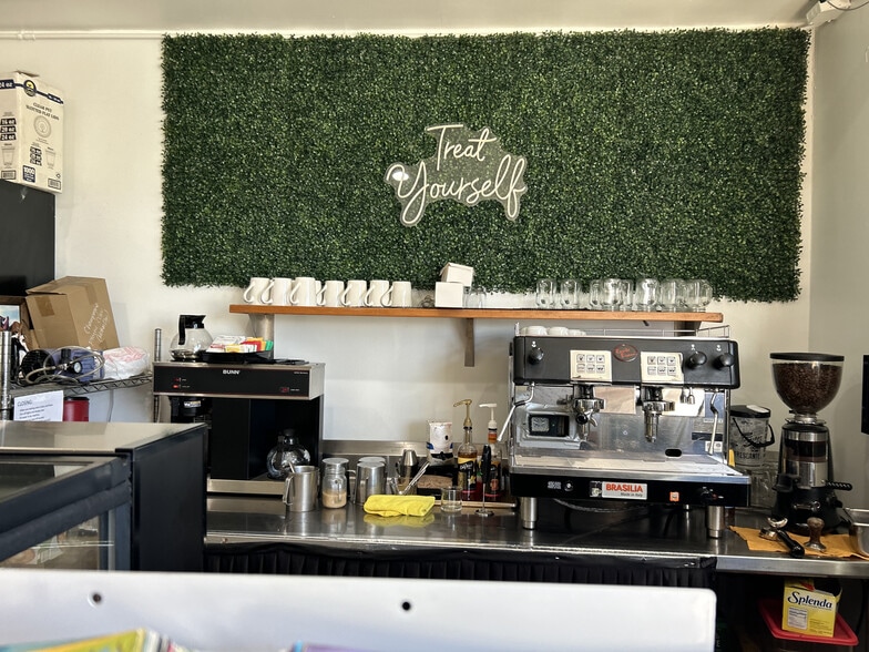 More Photos Of 10817-10829 Venice Blvd, Los Angeles General Retail For Lease