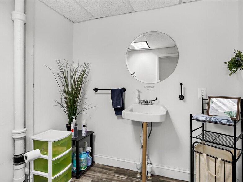 More Photos Of 723 Frederick Rd, Catonsville Storefront For Lease