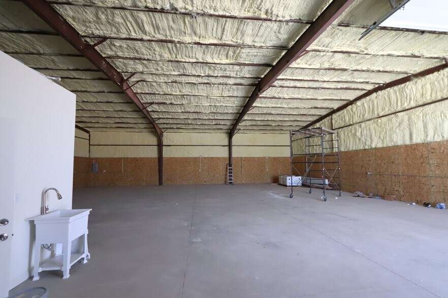 More Photos Of 3942 Frontage rd, Bullhead City Warehouse For Sale