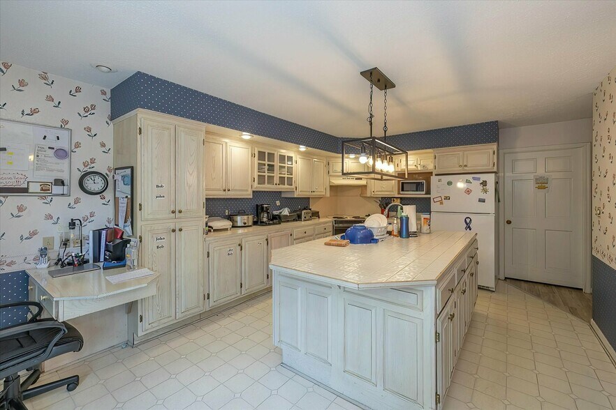More Photos Of 714 College Dr, Anderson Apartments For Sale