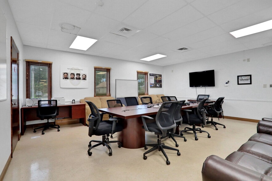 More Photos Of 1736 University Blvd S, Jacksonville Medical For Lease