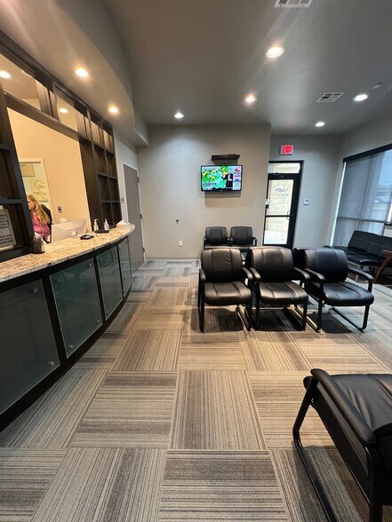 More Photos Of 1621 S Midtown Pl, Oklahoma City Medical For Sale