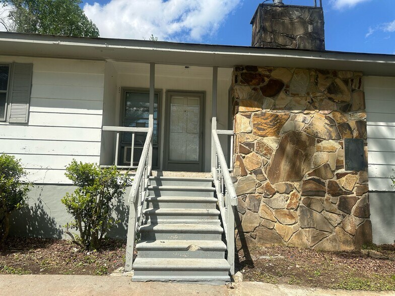 More Photos Of 115 Commerce Dr, Stockbridge Industrial For Lease