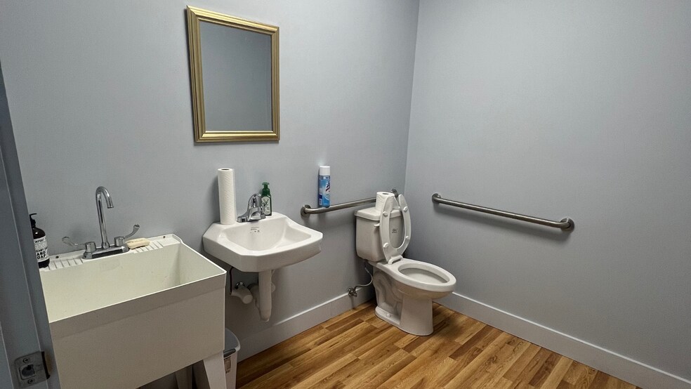 More Photos Of 2007 Memorial Pky NW, Huntsville Unknown For Lease