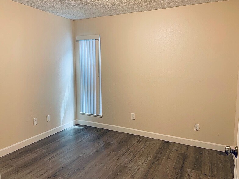 More Photos Of 5445 Marconi Ave, Carmichael Apartments For Sale