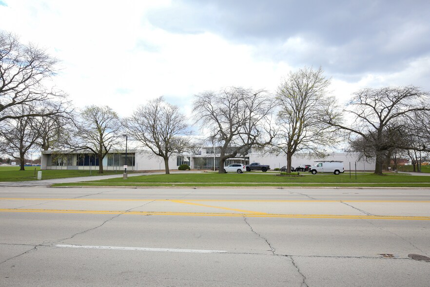 More Photos Of 646 Chicago Rd, Chicago Heights Office For Lease
