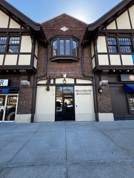 More Photos Of 6225-6249 Brookside Blvd, Kansas City Office For Lease