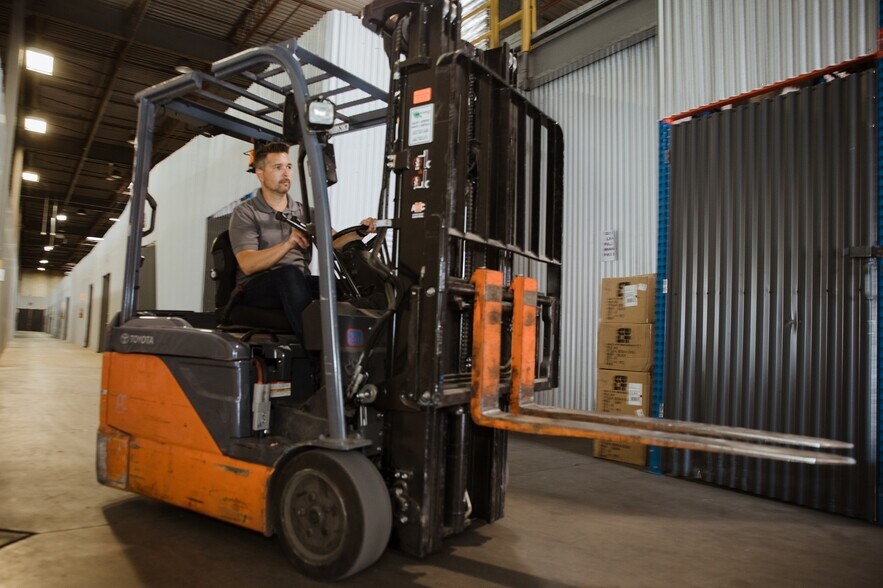 More Photos Of 7001 Anpesil Dr, North Bergen Warehouse For Lease