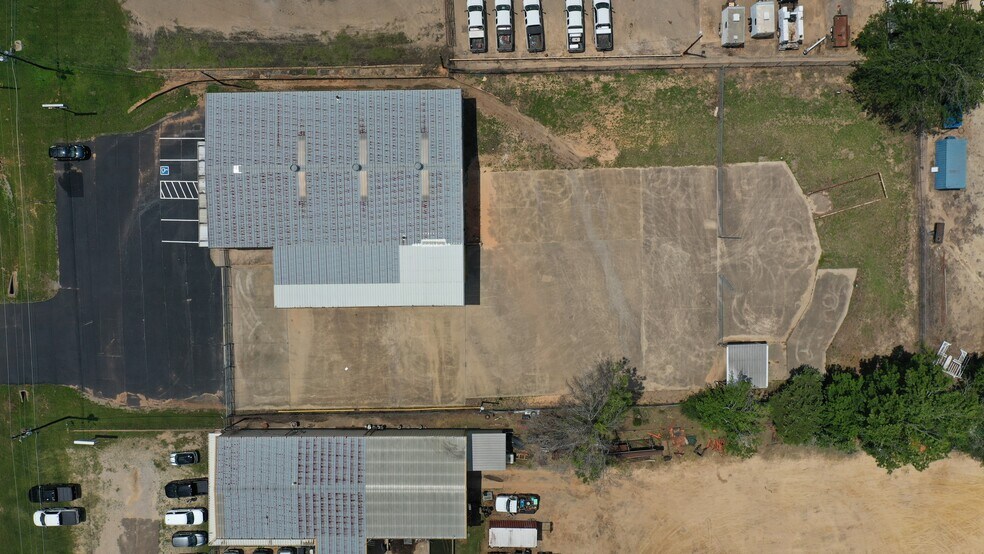 More Photos Of 2312 TX-135 Hwy, Kilgore Warehouse For Lease