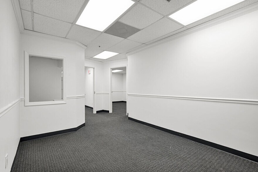 More Photos Of 2691 E Oakland Park Blvd, Fort Lauderdale Office Residential For Lease