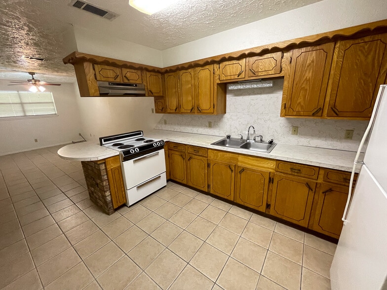 More Photos Of 704 Cline St, Huntsville Apartments For Sale