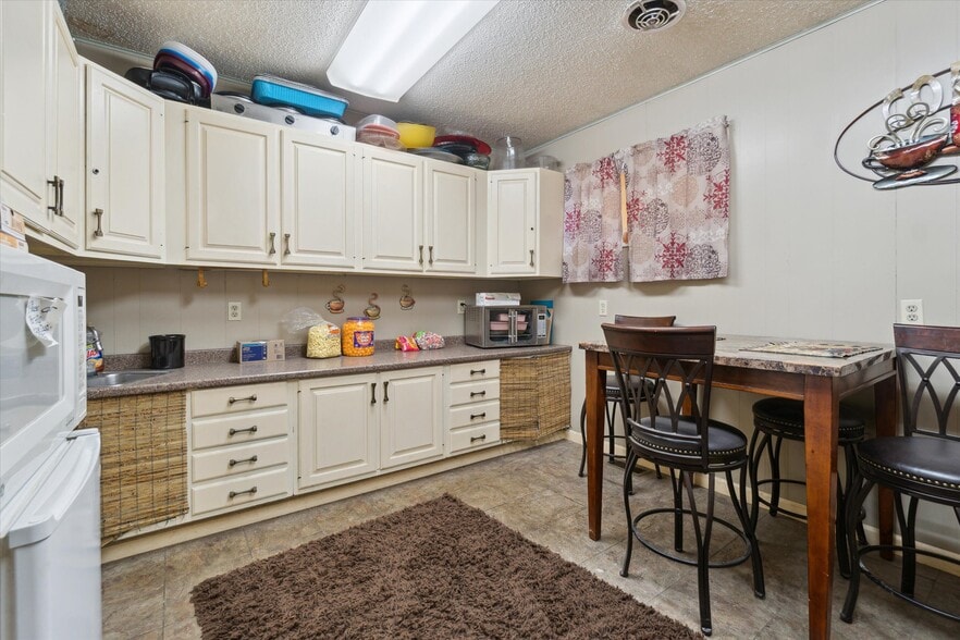 More Photos Of 4344 Richfield Rd, Flint Office For Sale