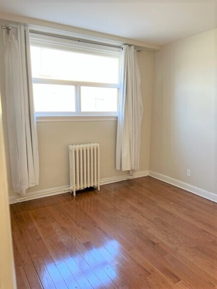 More Photos Of 183 Maurice Dr, Oakville Apartments For Sale