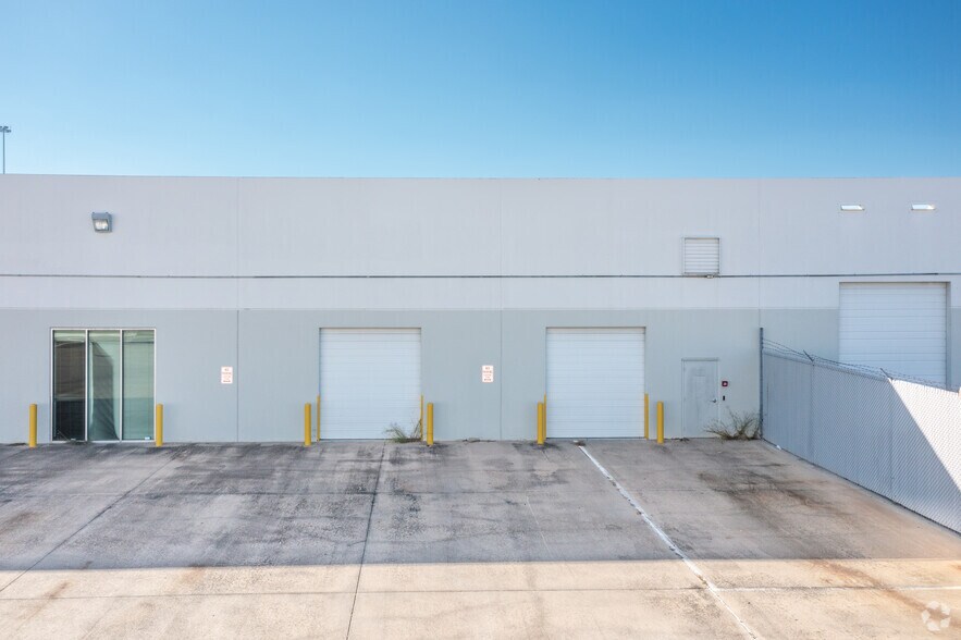 More Photos Of 6360 W Sam Houston Pky N, Houston Unknown For Lease
