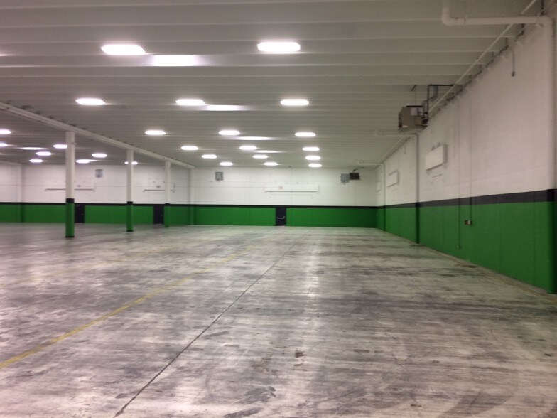 More Photos Of 3001 S Madison, Wichita Warehouse For Lease