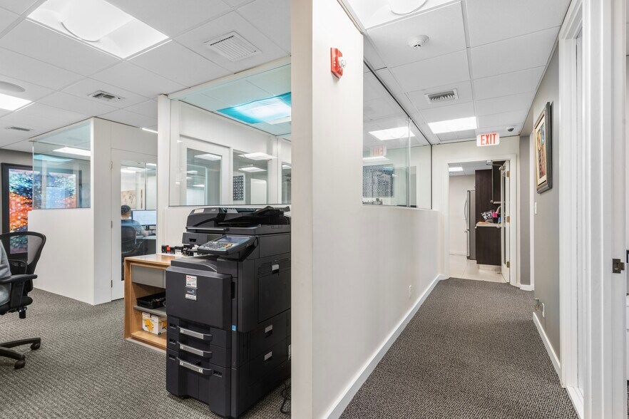 More Photos Of 701 E Commercial Blvd, Oakland Park Medical For Sale