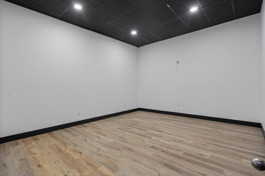 More Photos Of 10203 Old Manchaca Rd, Austin Flex For Lease