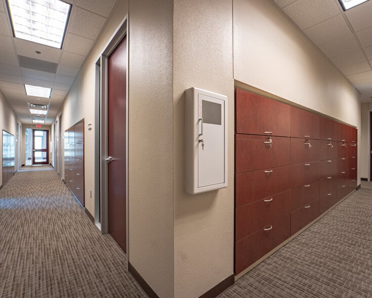 More Photos Of 17339 Redland Rd, San Antonio Office For Lease