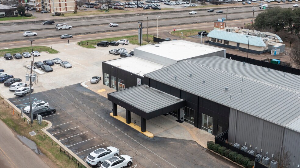 More Photos Of 5385 N I 55 St, Jackson Auto Dealership For Sale