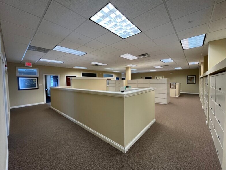 More Photos Of 1870 W Winchester Rd, Libertyville Office For Lease