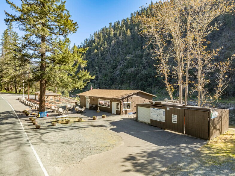 More Photos Of 11744 Galice Rd, Merlin Hotel For Sale