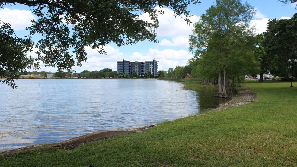 More Photos Of 295 NE Ivanhoe Blvd, Orlando Apartments For Lease