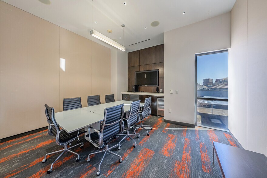 More Photos Of 2960 W Sahara Ave, Las Vegas Office For Lease