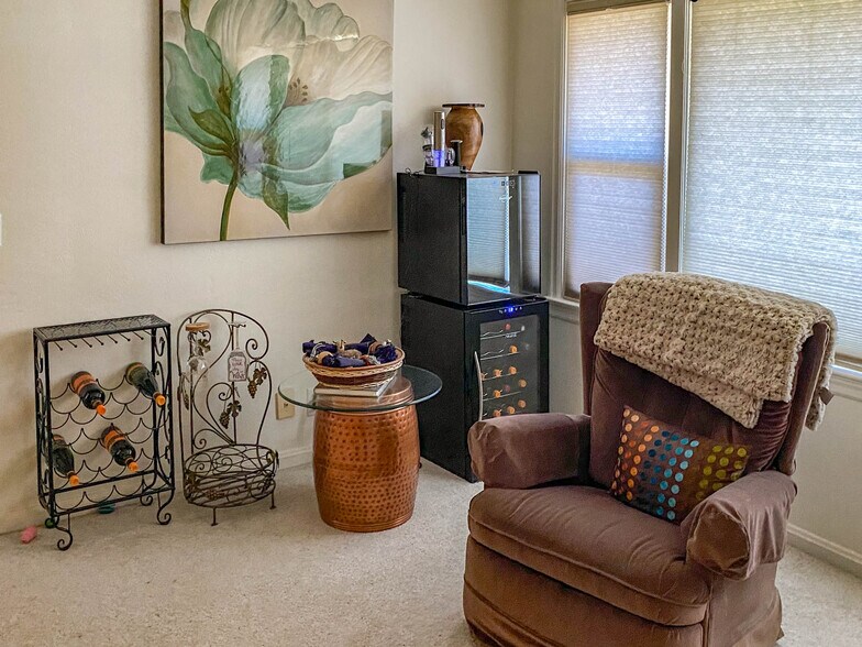 More Photos Of 8017 Old Highway 99 N, Roseburg Distribution For Sale