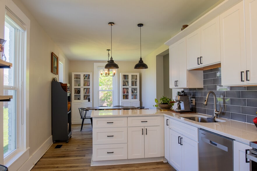 More Photos Of 324 W North St, Lebanon Specialty For Sale