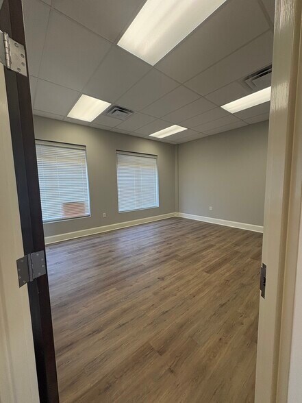 More Photos Of 101 E Market St, Smithfield Office For Lease