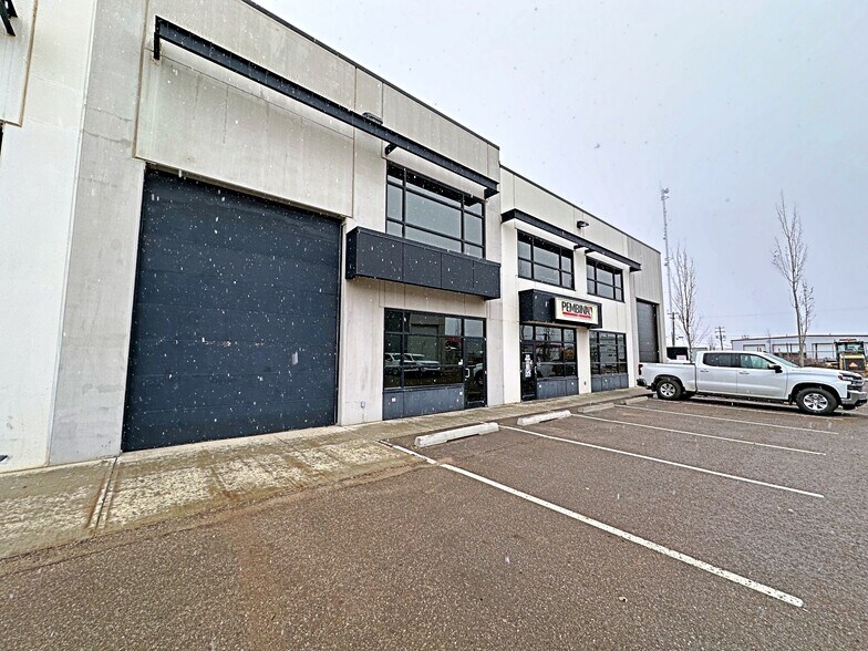 More Photos Of 400 Mackenzie Blvd, Fort McMurray Flex For Sale