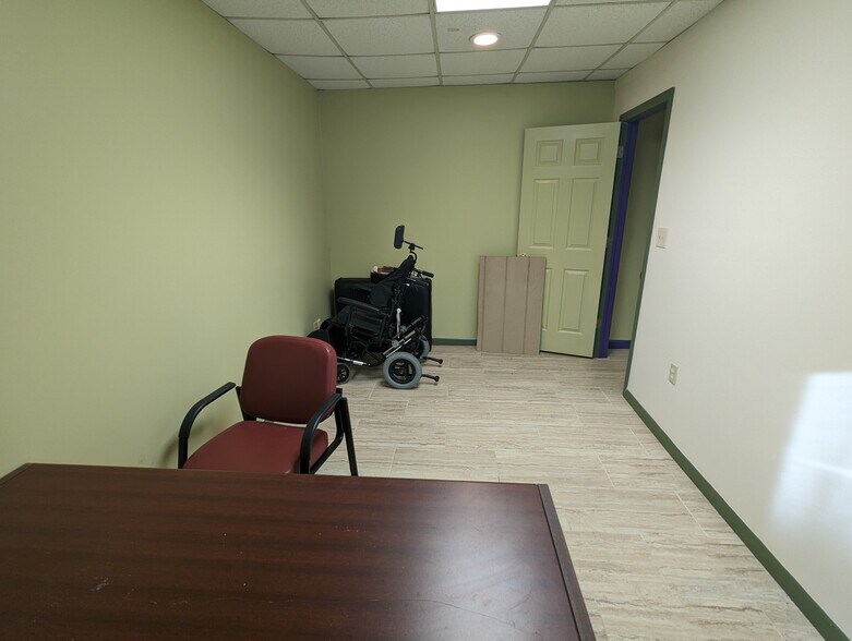 More Photos Of 16 Reeves Ave, Hamilton Office For Sale