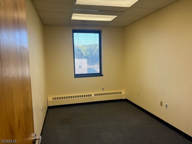 More Photos Of 141 Southside Ave, Bridgewater Office For Lease
