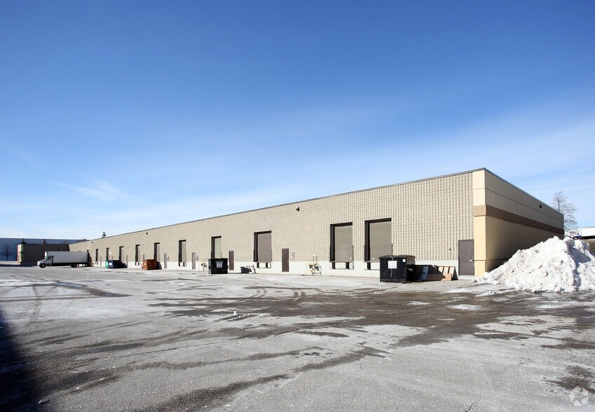 More Photos Of 1680 Courtneypark Dr E, Mississauga Light Distribution For Lease